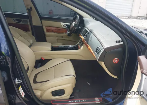 2015 Jaguar Xf 3.0 Portfolio/3.0 Sport z USA, uszkodzony, nr VIN SAJWJ0FFXF8U66596